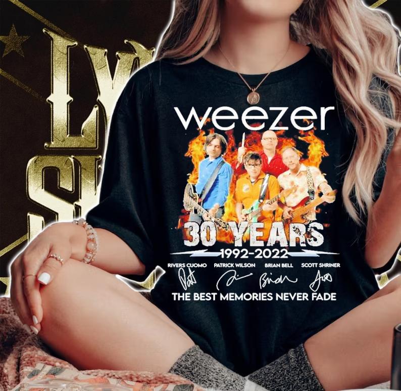 Weezer 30 years 1992 2022 the best memoreis never fade shirt t-shirt